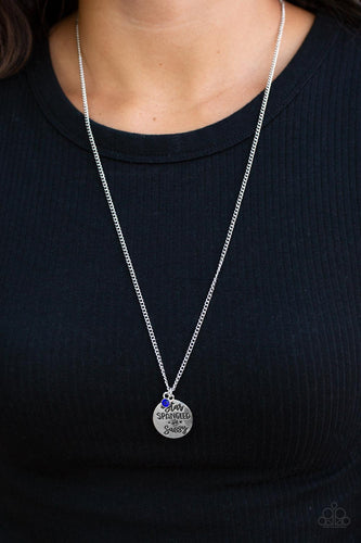 Infused with a solitaire blue rhinestone, a shiny silver disc is stamped in the patriotic phrase, 